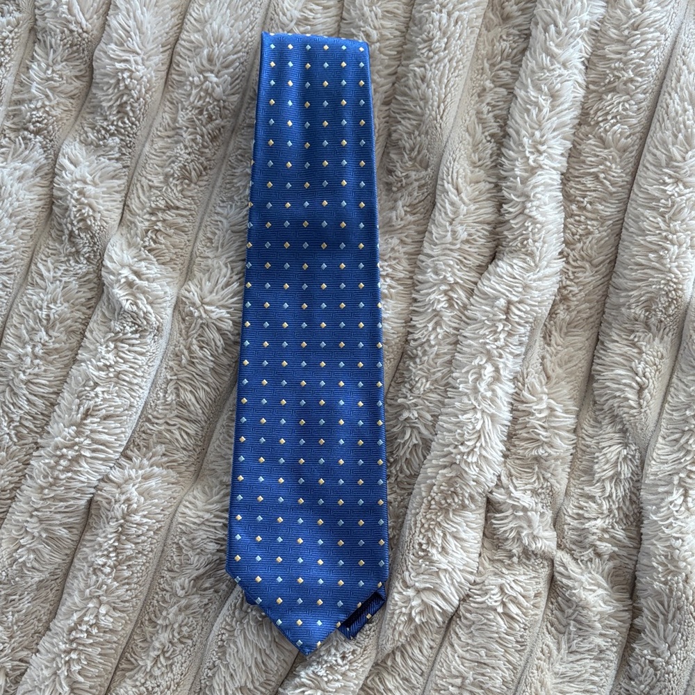 Thomas Pink Blue and White Dotted Tie